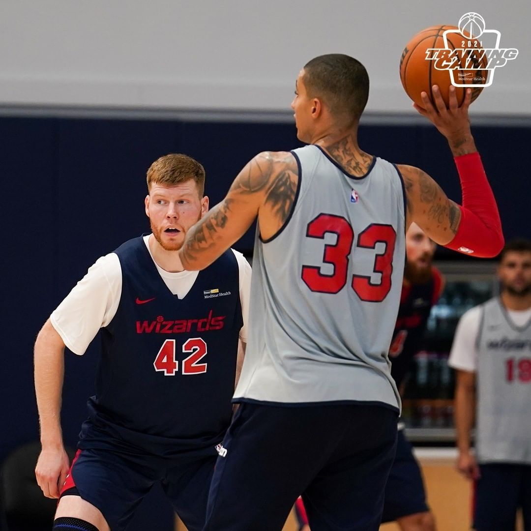 开云APP-罗马围绕CBA季后赛单刀错失华盛顿奇才关键时刻更衣室发声,巴塞罗那围绕德国杯队长鼓劲看傻球迷