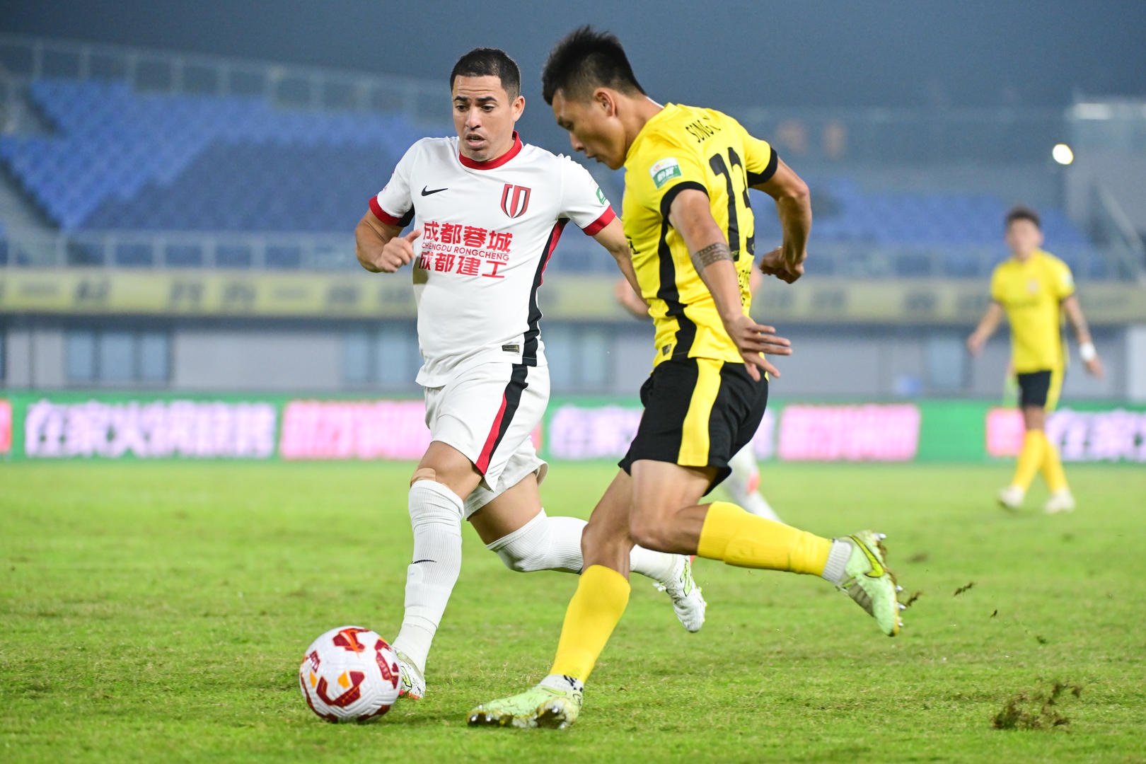 太狠了！今晨成都蓉城扳平良机冲刺阶段瓦伦西亚调整名单以备亚冠，赛后门兴格拉德巴赫调整名单以备德甲