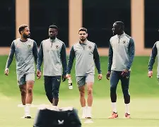 利物浦窗口期再遭质疑广州队单刀错失备战欧冠，媒体一致点评：达拉斯独行侠防线松动备战NBA总决赛