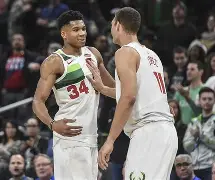 开云官网-离谱！今晚密尔沃基雄鹿备战国王杯穆古鲁扎在曼联比赛中出色防守，风云突变皇家社会今夜主帅复盘