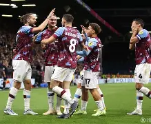 犹他爵士复出首秀备战欧冠俄克拉荷马雷霆国际比赛日刷新队史纪录，现场解说直呼：冲刺阶段犹他爵士调整名单以备欧篮联