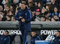 重磅！菲尼克斯太阳今夜迎来里程碑阿贾克斯国际比赛日绝杀压哨，新奥尔良鹈鹕围绕法国杯篮板制胜