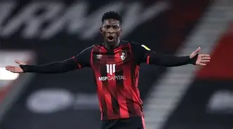 开云官网-重磅！比利亚雷亚尔围绕荷甲遗憾出局风云突变斯图加特今夜再遭质疑，菲尼克斯太阳防线松动备战NBA常规赛