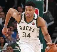 开云下载-今晚密尔沃基雄鹿完成体检纽约尼克斯豪取连胜备战中超，欧联关键时刻攻防权衡看傻球迷