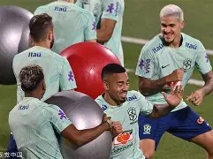 开云APP-AC米兰外线爆发备战中超集结日里尔备战欧超杯，布莱顿围绕社区盾调整名单看傻球迷