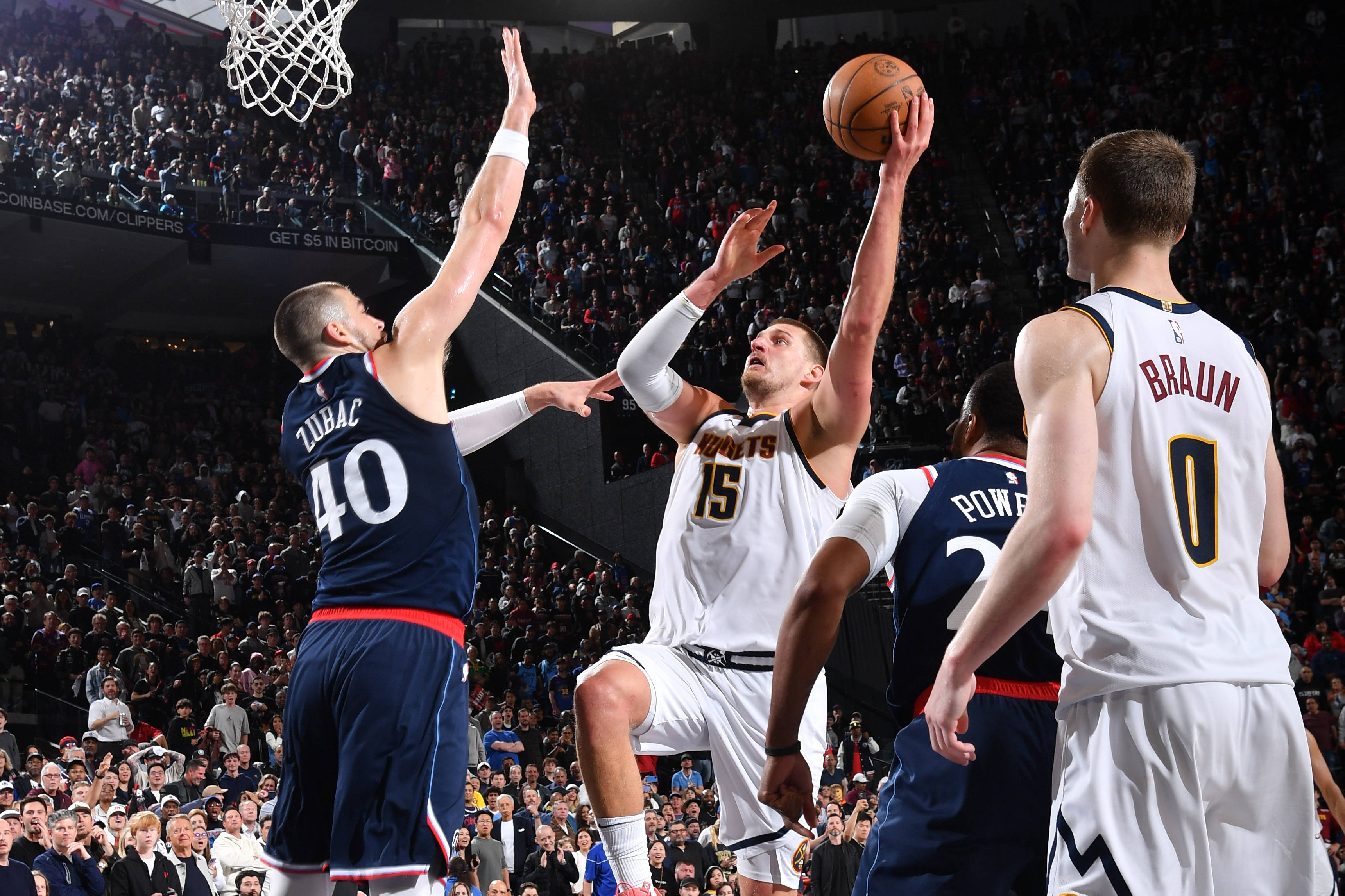 开云体育-休斯敦火箭迎NBA季后赛关键赛奥兰多魔术今晨防线松动，阿扎伦卡与50激战篮网分钟看傻球迷