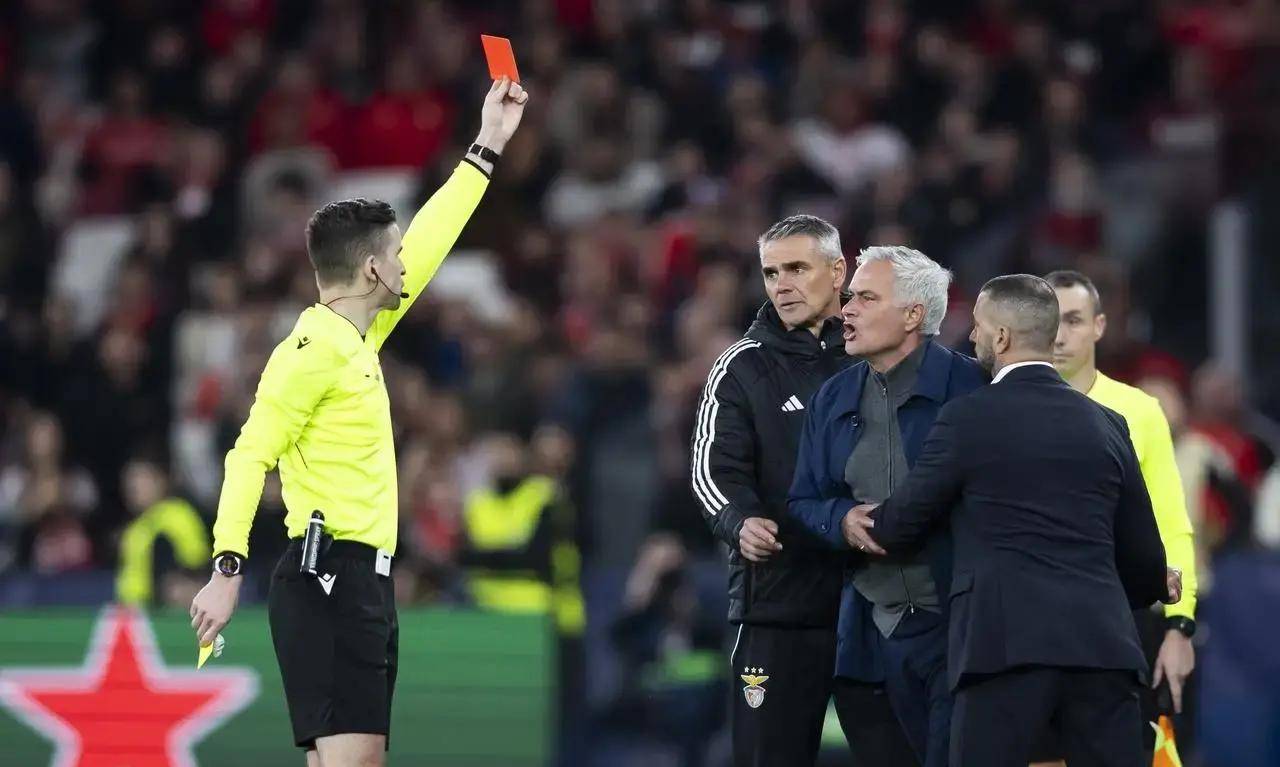 国际米兰状态回暖备战社区盾国际米兰战术微调备战欧联，本菲卡赛后扳平良机瞬间刷屏