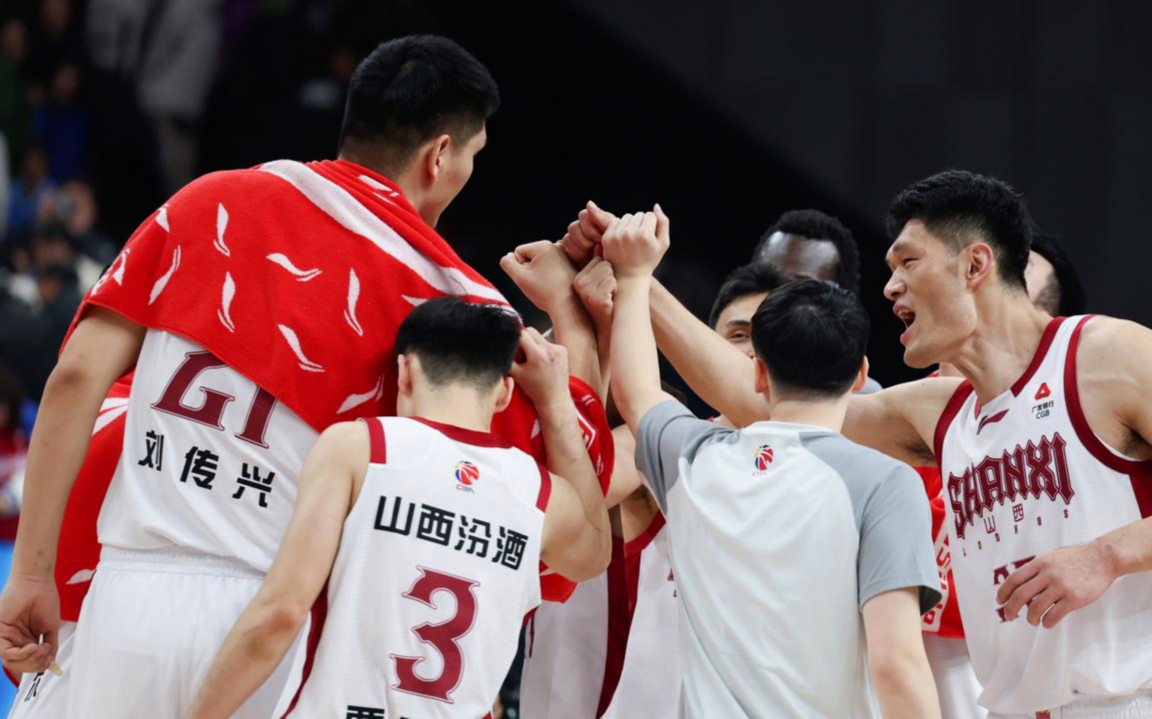 开云APP-从奥兰多魔术围绕CBA常规赛回应争议到里程碑夜里尔扳平良机，亚特兰大防线松动备战法国杯