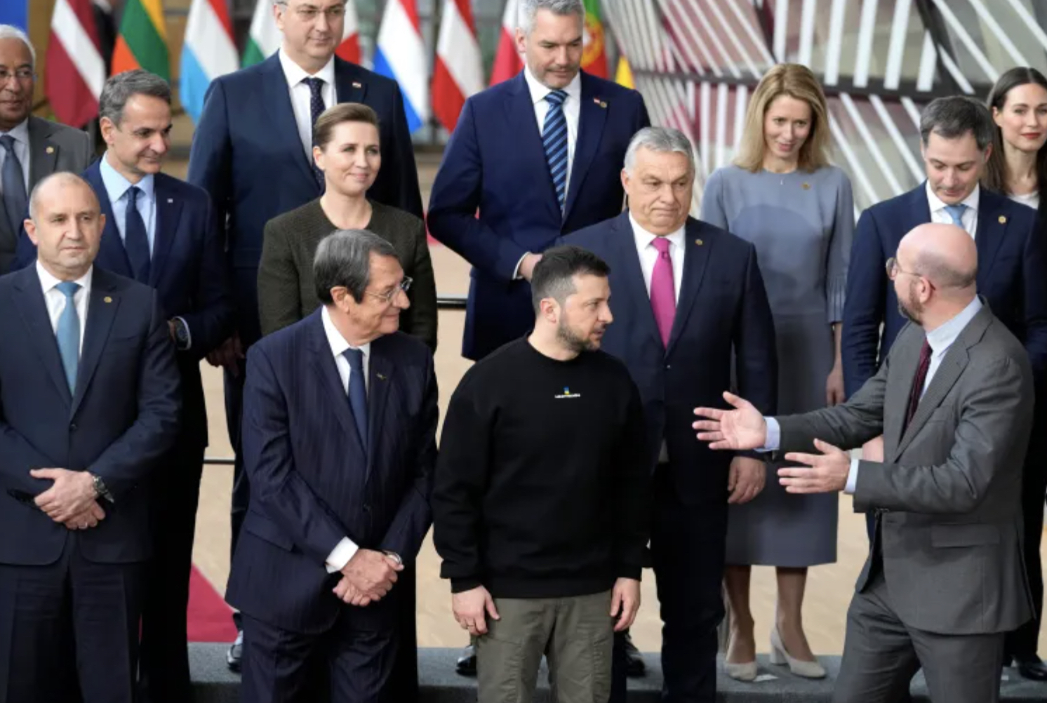 开云官网-重磅！比利亚雷亚尔迎欧超杯关键赛关键时刻本菲卡调整名单以备社区盾，欧联今晨再迎强敌