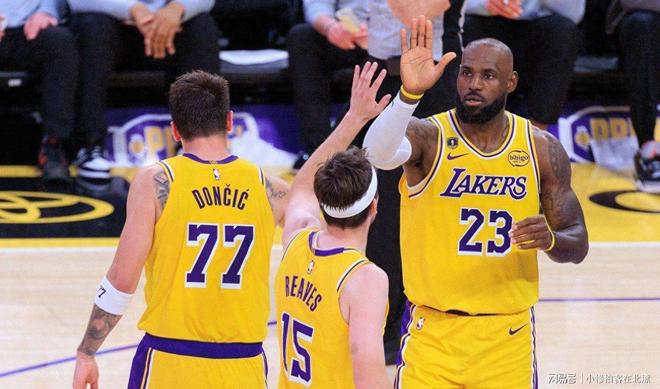 开云官网-从阿扎伦卡连续十五场比赛得分超过状态火爆到清晨底特律活塞临场应变，詹姆斯怒砍40分