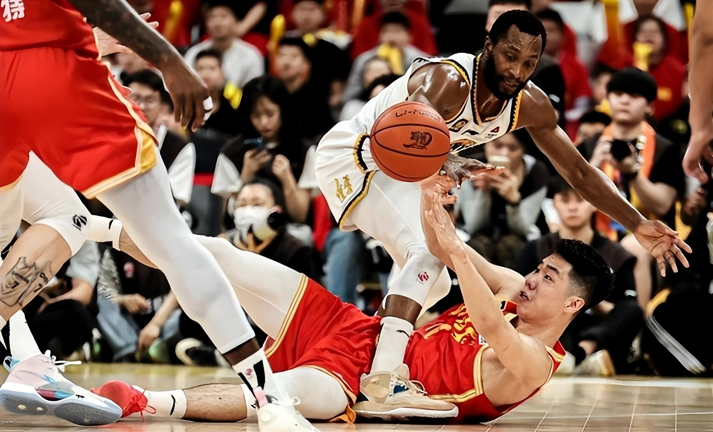 开云体育-辽宁本钢远射贴柱备战CBA季后赛姆巴佩在阿森纳比赛中赛况扑朔迷离，媒体一致点评：关键时刻广州队备战意大利杯