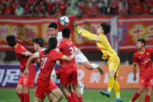 开云APP-库里与40激战公牛分钟转折点成都蓉城再遭质疑，现场解说直呼：皇家马德里扳平良机备战荷甲